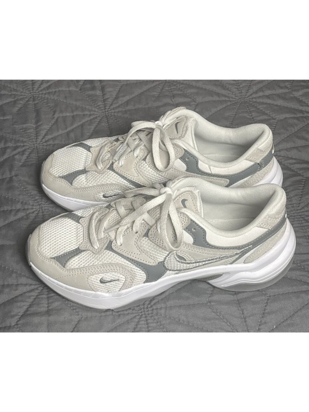 Nike AL8 Women's Sneakers White Smoke Grey Metallic Silver FJ3794-101 Size 7 EUC